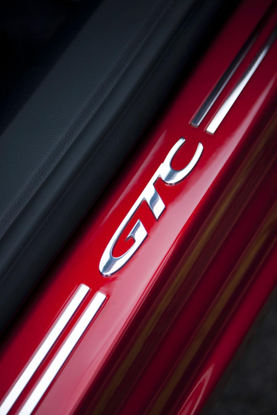  Opel GTC Paris Concept 2010 года  (фото 17 из 51)